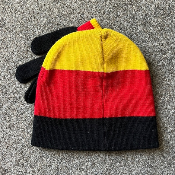NWT Vintage Disney Winnie The Pooh Knit Beanie Boys Winter Hat & Glove Gift Set - Picture 4 of 9
